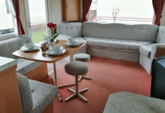 Beachside, Family-friendly, WiFi, 8 berth Caravan 133 has Balcony rooms