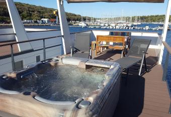Floating House Water Lily has Balcony rooms