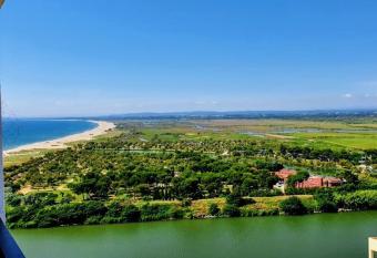 Spondylus II allows 18 year olds to book a room