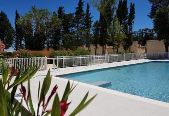 Bastidon des Alpilles 23 has Balcony rooms