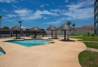 Linda Vista 105 allows 18 year olds to book a room