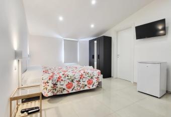 d annunziohouse has Balcony rooms