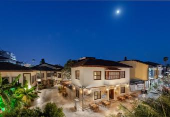 Saye Konak Hotel   Kalei  i&Oldtown  allows 18 year olds to book a room