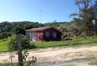 Casa de Campo-Linda Vista-SOUSAS has rooms with a private hot tub