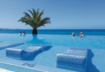 Hotel Riu Palace Tenerife allows 18 year olds to book a room
