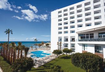 Hotel Riu Monica - Adults Only allows 18 year olds to book a room