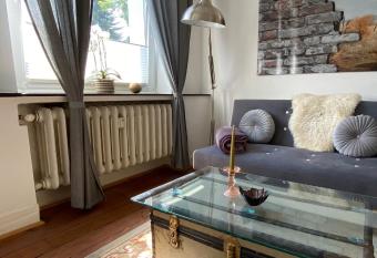 Alte Schule 3, Urlaub wo einst die Dorfschule war has Balcony rooms