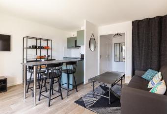 DIFY Desaugiers - Jean Mac   has Balcony rooms