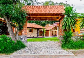 Caba  as del Bosque by Rotamundos allows 18 year olds to book a room