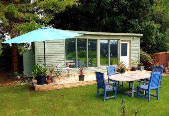 The cozy shed has Balcony rooms