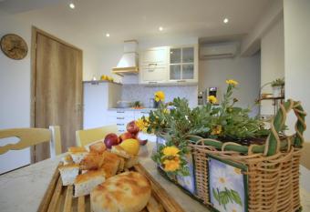 Il RosAle a Celle Ligure allows 18 year olds to book a room