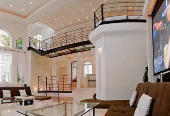 Mansion Mauresque has rooms with a private hot tub