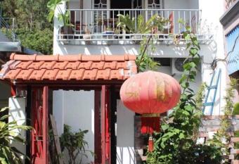 Chez Phuong Cat Ba- Private entire house allows 18 year olds to book a room