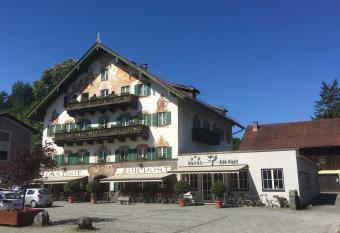 Hotel zur Post allows 18 year olds to book a room