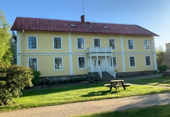 Evedals Vandrarhem V  xj   allows 18 year olds to book a room