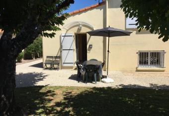 APPARTEMENT IND  PENDANT 80M   DANS VILLA allows 18 year olds to book a room