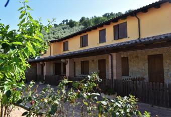 Casale di Valle Fredda has Balcony rooms