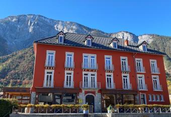 h  tel oberland allows 18 year olds to book a room