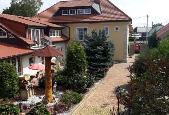 Ferienwohnung mit Herz allows 18 year olds to book a room