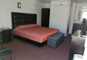 BONITTO INN   Monterrey Norte allows 18 year olds to book a room