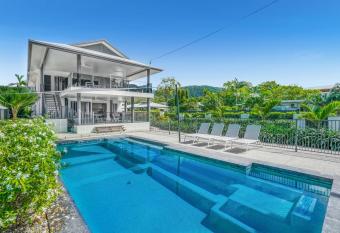 Belle Escapes Beachfront Luxury Home 53 Arlington Clifton Beach has Balcony rooms