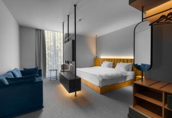 Episode Tbilisi allows 18 year olds to book a room