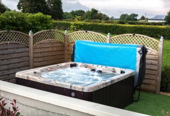 The Cottage At Arvalee Retreat allows 18 year olds to book a room