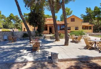 Kandarola Resort has Balcony rooms