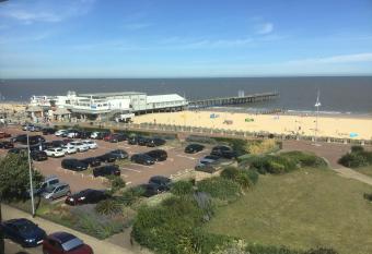 OYO Lord Kitcheners Guest House allows 18 year olds to book a room