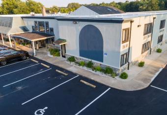 Cambridge Inn has Smoking rooms