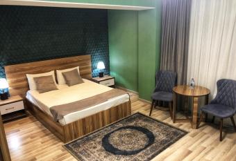 Gallery Lux Hotel Baku has Balcony rooms