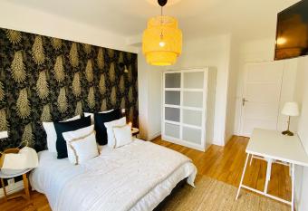 EL PARADISE - Coeur de Ville et Basilique au Balcon allows 18 year olds to book a room