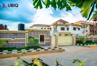 Ubiq Suites and Apartments has Balcony rooms