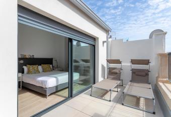 Arenal Suites Alicante has Balcony rooms