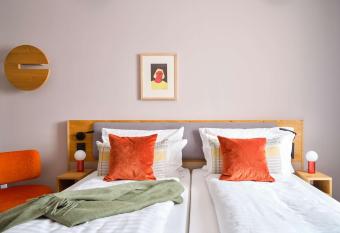 Flemings Hotel M  nchen-Schwabing allows 18 year olds to book a room