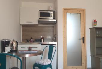 Les Embruns studio ancien corps de ferme plage allows 18 year olds to book a room