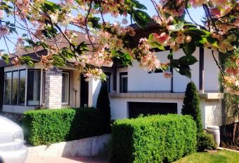 J  lia Vend  gh  z has Balcony rooms