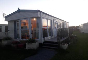 Mablethorpe L17 Caravan allows 18 year olds to book a room