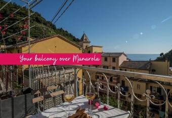 Liersena Sea View Mini Villa with AC allows 18 year olds to book a room