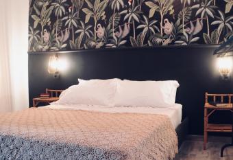 Le Stanze dello Scirocco allows 18 year olds to book a room