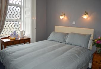 Maid Of Erin Guesthouse allows 18 year olds to book a room