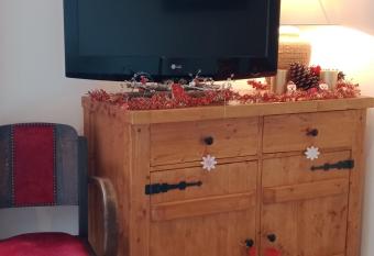 Studio avec jardin au pied du Revard dans villa allows 18 year olds to book a room