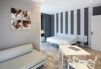 IDILLIO YOUR LUXURY ROOMS allows 18 year olds to book a room