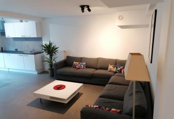 appartement dicht bij zee has Balcony rooms