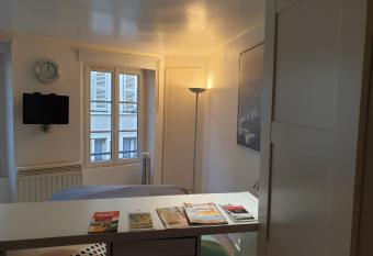 Le centre Fontainebleau allows 18 year olds to book a room