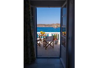 Katapola Vekris apartments has Balcony rooms
