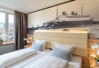 PLAZA Premium Columbus Bremen allows 18 year olds to book a room