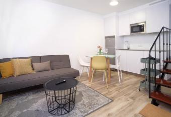 Casa da Esfarrapada allows 18 year olds to book a room