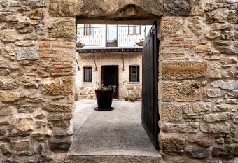 RIOJAVALLEY Apartamentos allows 18 year olds to book a room