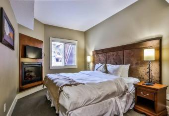 Sophisticated MTN 2 Bedroom Pool Hot Tub hosted by Fenwick Vacation Rentals has Balcony rooms